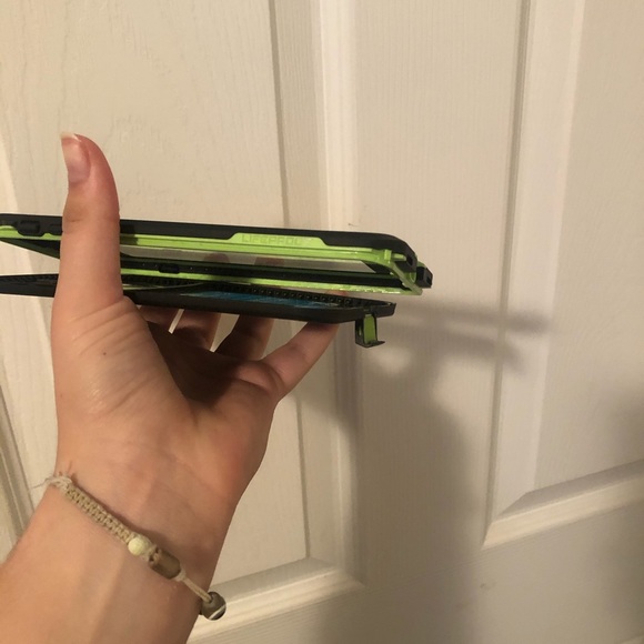 Life proof case! USED ONCE - Picture 3 of 3